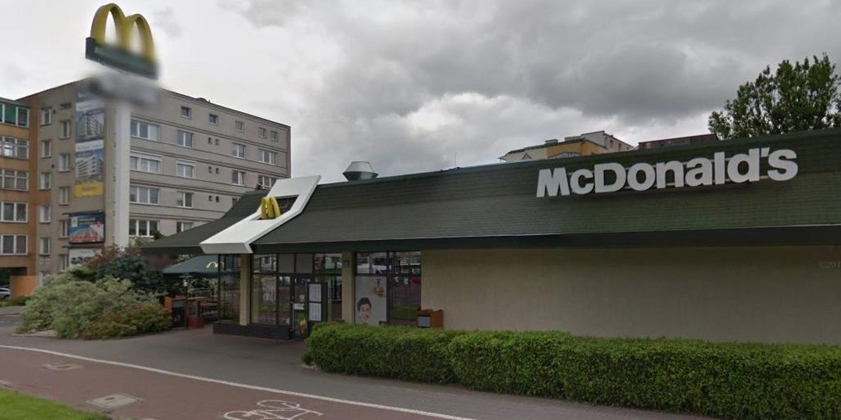 Syn chorej na koronawirusa kobiety pracuje w McDonalds. Restauracja zamknięta