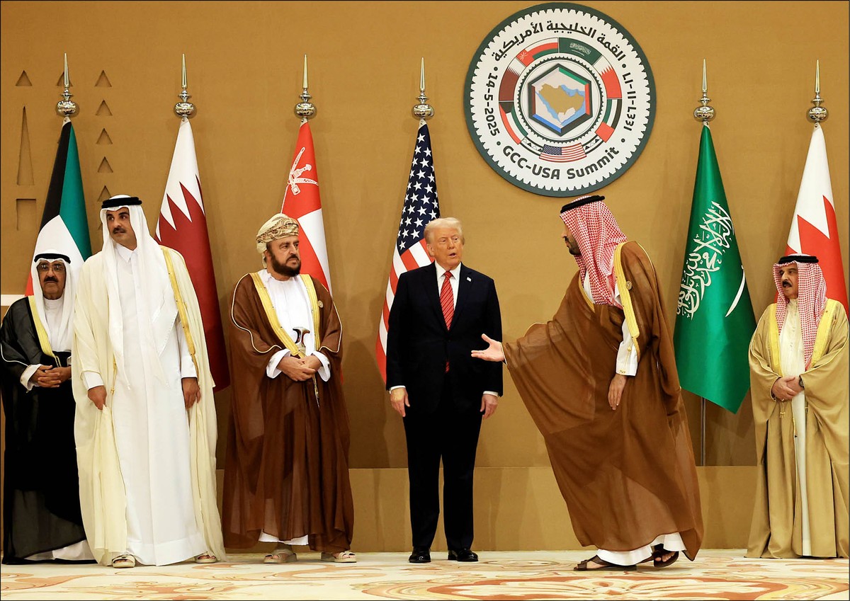 Donald Trump w towarzystwie Muhammada ibn Salmana (drugi z prawej) podczas spotkania w Rijadzie