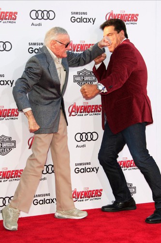 Lou Ferrigno i producent Stan Lee na premierze filmu 'Avengers: Czas Ultrona'