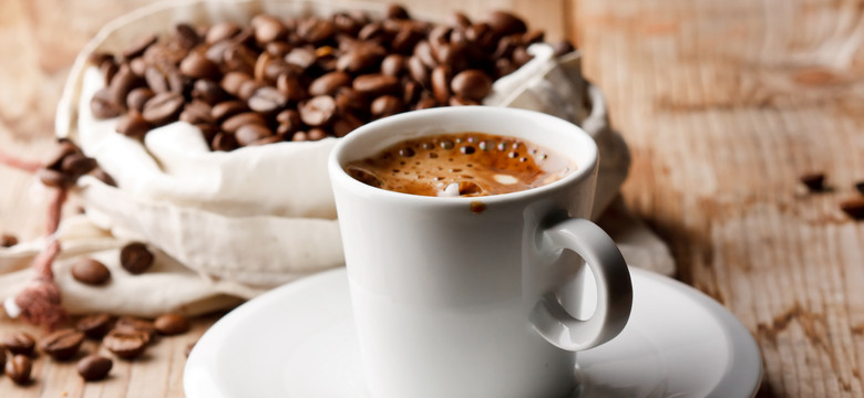 Jak zrobić dobrą kawę i czy "wypada" pić ją z mlekiem?