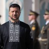 Ukrajinski predsednik Volodimir Zelenski u tradicionalnoj ukrajinskoj vezenoj košulji - višivanki