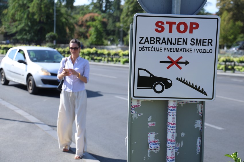 Ležeći policajci sa šiljcima