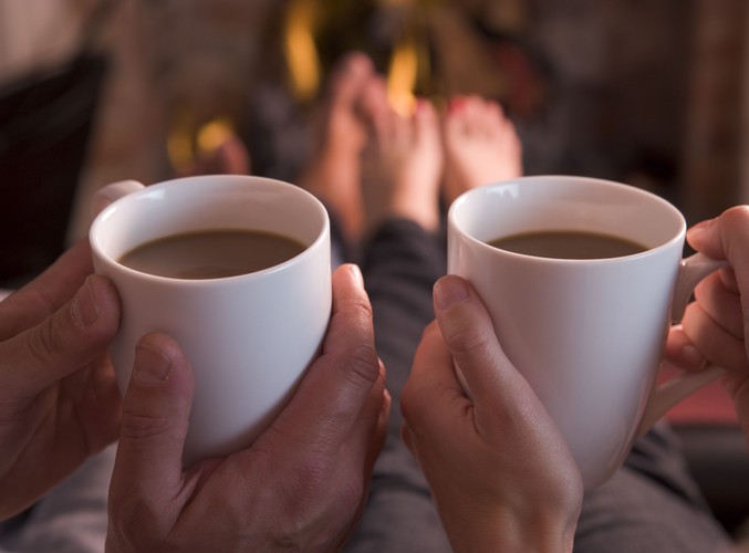 Po posiłku wypij czerwoną herbatę, czarną herbatę z imbirem lub napar z szałwii. Te napoje pomogą zwalczyć uczucie pełności w żołądku i przyspieszą trawienie.