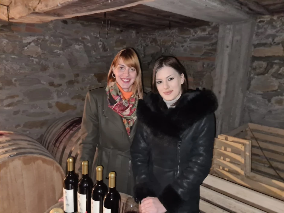 Na mestu starog vinograda na dedovini, Mina i Sara zasadile su potpuno novi 