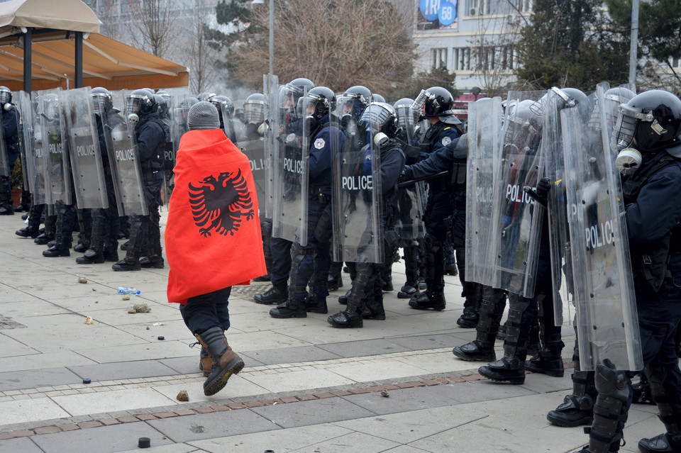 KOSOVO VIOLENT PROTEST (Police breaks up violent protest in Pristina )