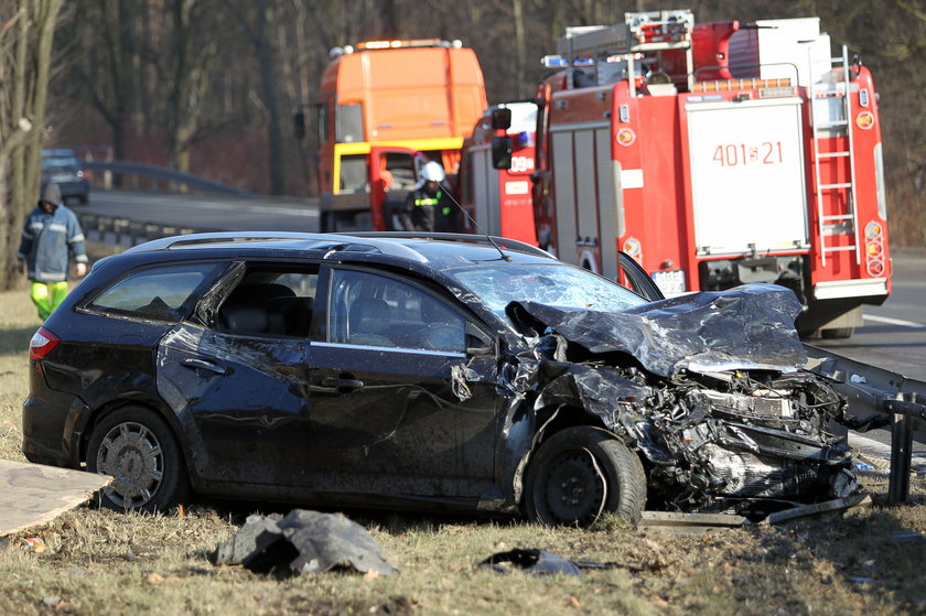 Preczów. Zderzenie samochodu osobowego z ciężarówką 