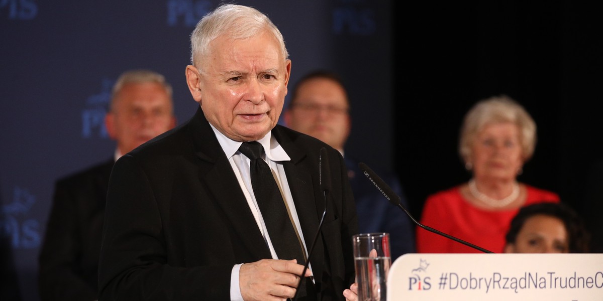 Prezes PiS Jarosław Kaczyński podczas spotkania z wyborcami w Pruszkowie.