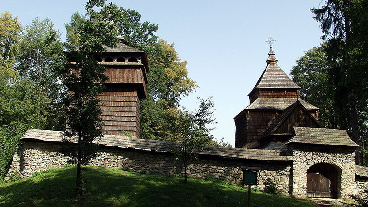 "Rzeczpospolita": XVI-wieczna cerkiew w Radrużu (Podkarpackie) znalazła się na prestiżowej, międzynarodowej liście World Monuments Fund (WMF), która prezentuje bezcenne obiekty warte ratowania i wsparcia finansowego.