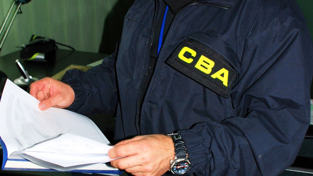 CBA przeprowadziło kontrolę w Urzędzie Marszałkowskim Województwa Małopolskiego. Sprawa dotyczy niedopełnienia obowiązków służbowych przez urzędników. W skutek ich działania wypłacono jednej z fundacji 2 miliony złotych dotacji. Zdaniem CBA bezpodstawnie.