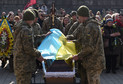 Pogrzeb ukraińskich żołnierzy na cmentarzu Łyczakowskim we Lwowie 15 marca 2022 r. Fot. Jurij Dyachyszyn / AFP