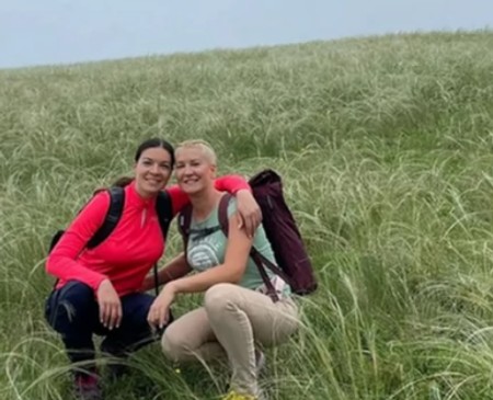 Sanja Kužet sa sestrom