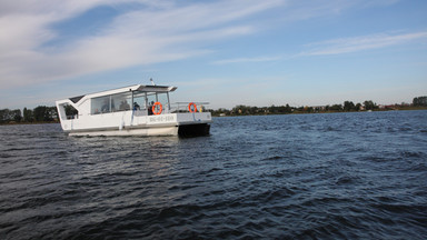 Test prędkości tramwajów wodnych, które trafią do Abidżanu