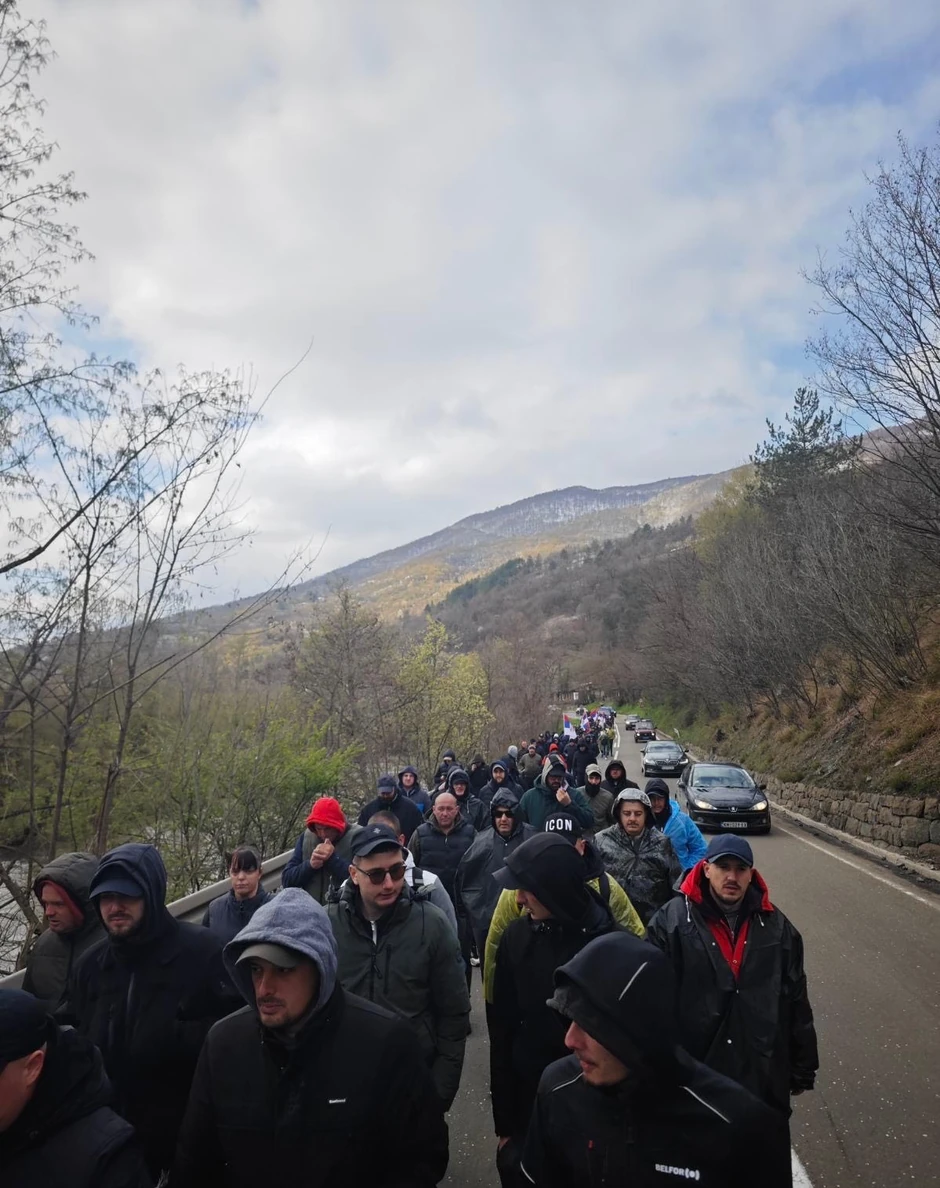 Srbi sa Kosova koji pešače do Beograda