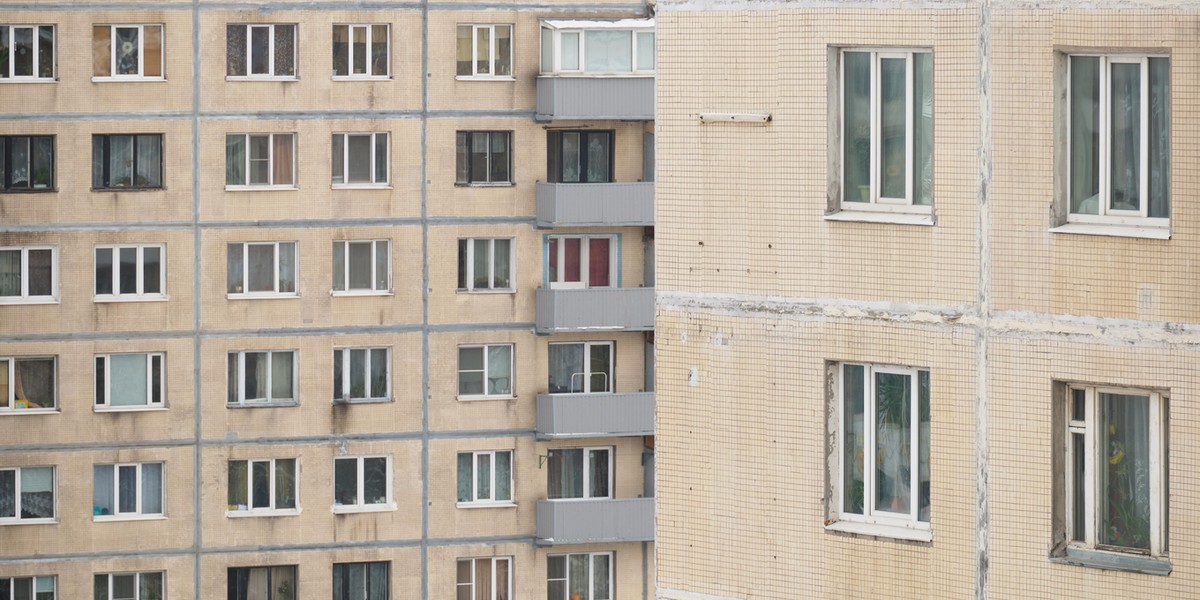 Dziecko wypadło z okna. Rodzicom grozi trzy lata więzienia