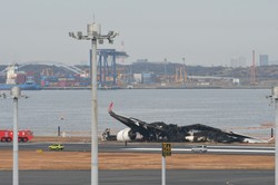 "Cud na Hanedzie". Lawina komentarzy po kolizji samolotów w Japonii