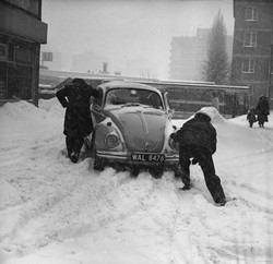 Młodzi nie mają szans. Trudny quiz o zimach w PRL-u