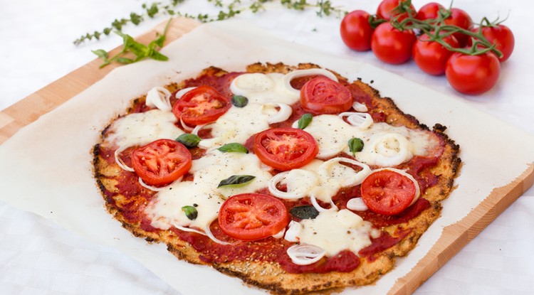 Karfiolpizza recept / Fotó: Ringier