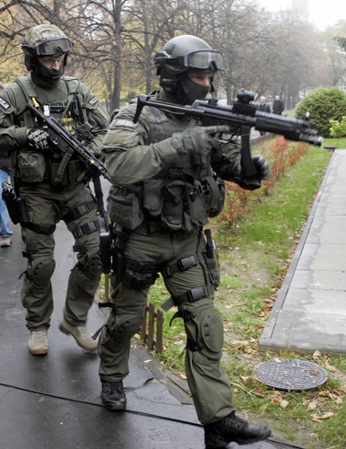 Terrorysta w szkole. Ćwiczenia w warszawskim liceum