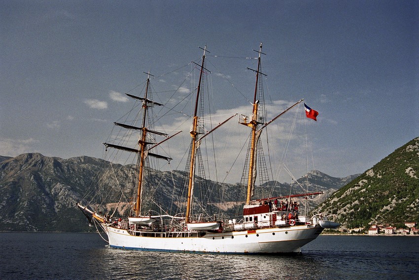 Brod "Jadran" godinama je predmet spora Crne Gore i Hrvatske