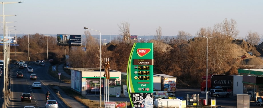 Albo stacje paliw obniżą ceny, albo będą kary. Tak to się robi na Węgrzech