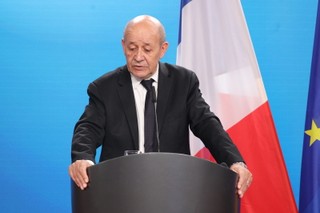 Francuski MSZ: Putinowi odpowiadamy, że też mamy broń nuklearną