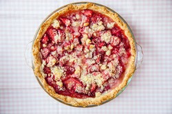 Kruchotka z rabarbarem i kruszonką. Świetna do kawy i na niedzielny deser