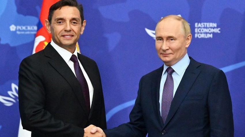 Vulin se rukuje sa Putinom u Vladivostoku, septembra 2024. | Foto: Kristina Kormilitsyna/Reuters