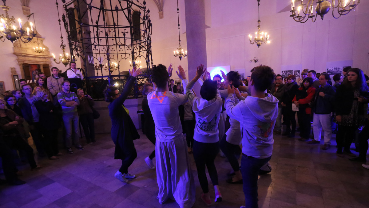 Żydowski dress-code, koszerne lody, reggae i klezmerzy - tak przebiegała druga edycja krakowskiej Nocy Synagog. Unikalny w skali światowej festiwal przyciągnął  w tym roku prawie 8 tys. ludzi. Kto nie był, niech żałuje!