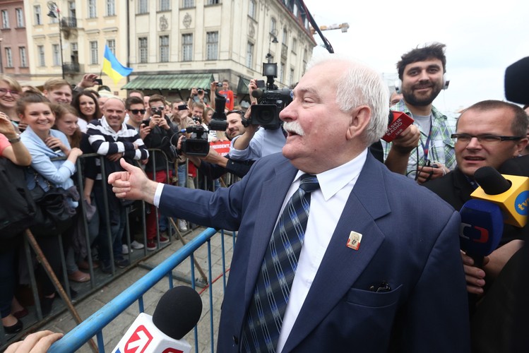 Lech Wałęsa na Placu Zamkowym