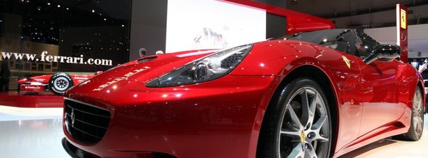 Fiat potrzebuje środków na zakup akcji Chryslera, a gotówkę ma firmie przynieść sprzedaż udziałów w Ferrari i Magneti Marelli