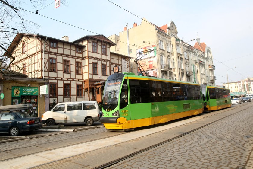 Tramwaj na ulicy Dąbrowskiego