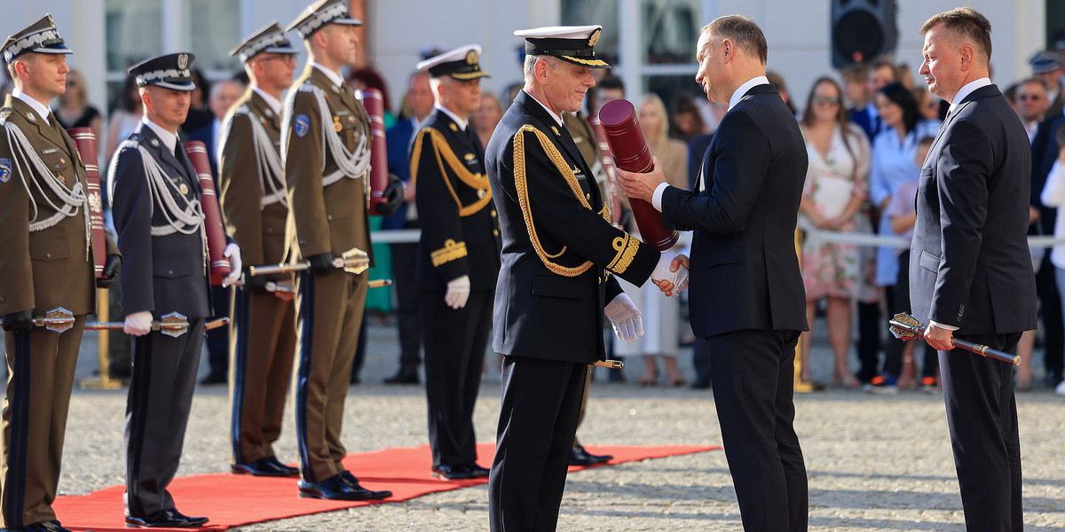 Prezydent Andrzej Duda wręczył generalskie i admiralskie nominacje oraz zapowiedział reformę systemu dowodzenia.