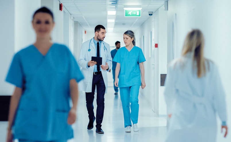 Sejm znowelizował ustawę o sposobie ustalania najniższego wynagrodzenia zasadniczego niektórych pracowników zatrudnionych w podmiotach leczniczych