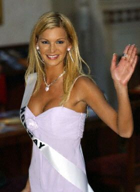 Miss Universe 2004 / 3.jpg