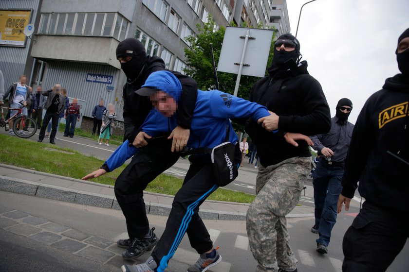 Zamieszki pod komisariatem przy ul. Trzemeskiej we Wrocławiu 