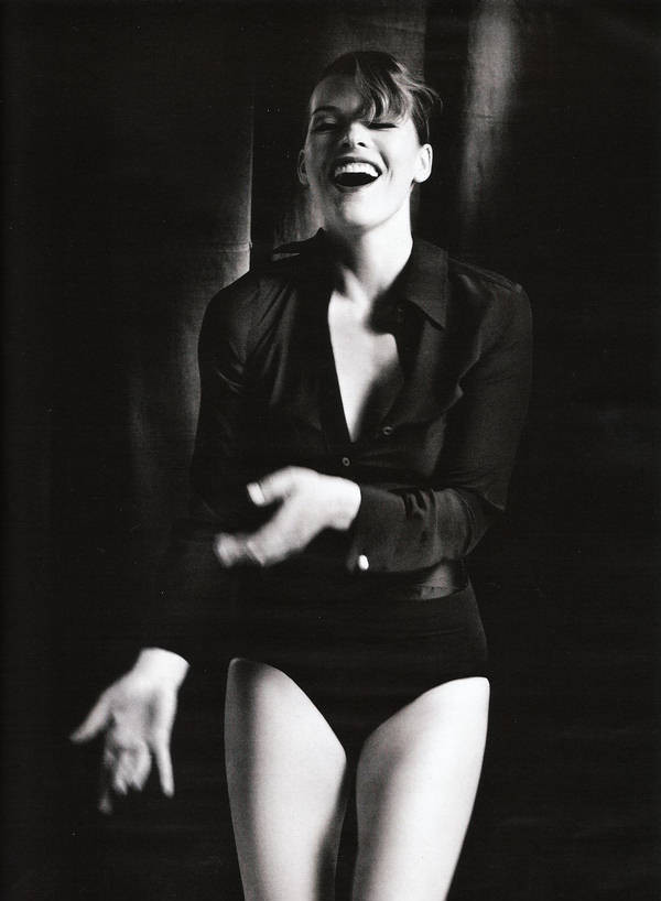 Milla Jovovich w niemieckim "Vogue'u"