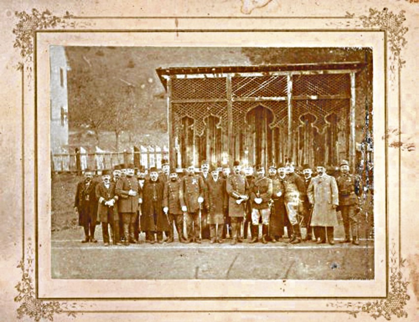 Austrougarski oficiri na teniskom igralištu