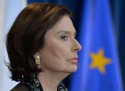 Rzeczniczka rządu tłumaczy się ze słów o pizzy. "Żle zrozumiałam Sikorskiego"