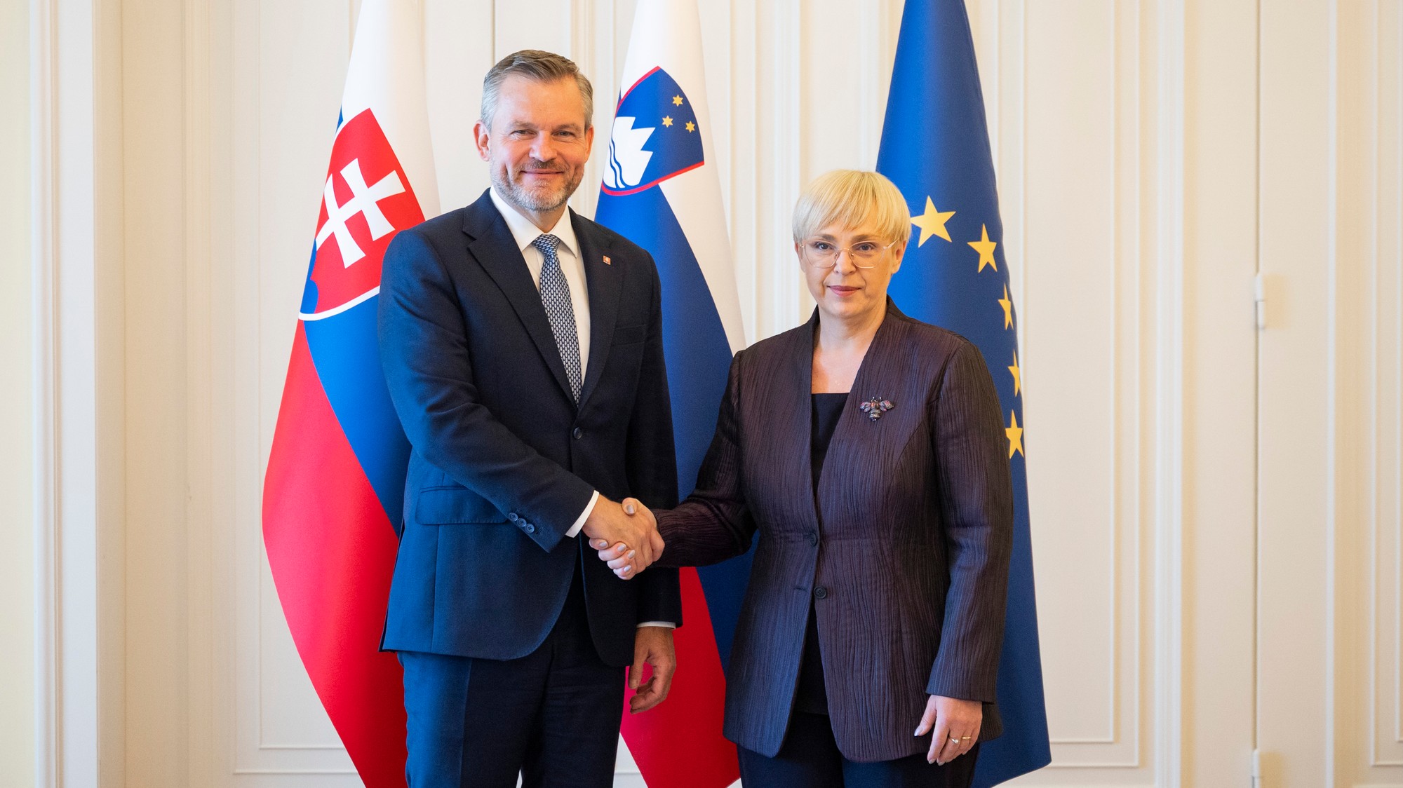 Slovenský prezident Peter Pellegrini a slovinská prezidentka Nataša Pircová Musarová.