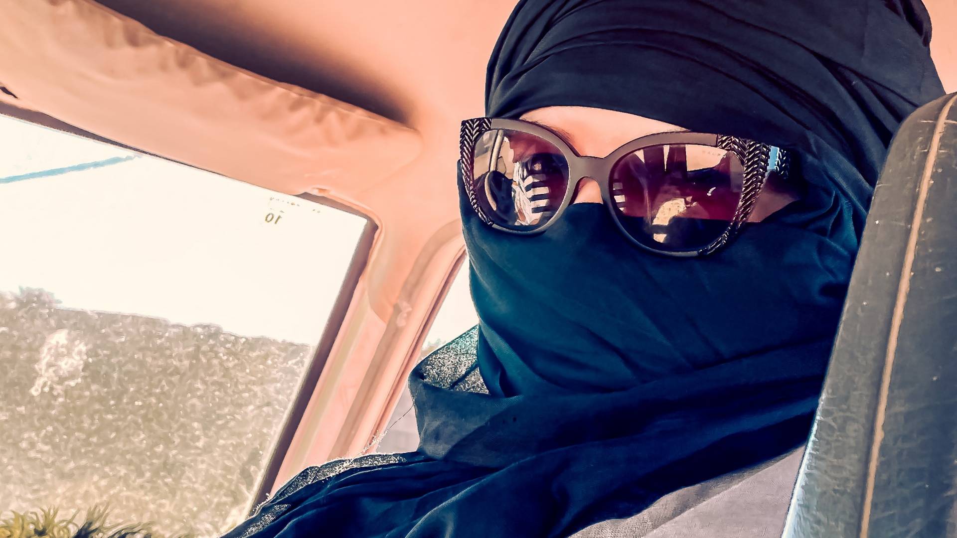 Polka na pustyni. "Jestem praktykującą muzułmanką w hidżabie"