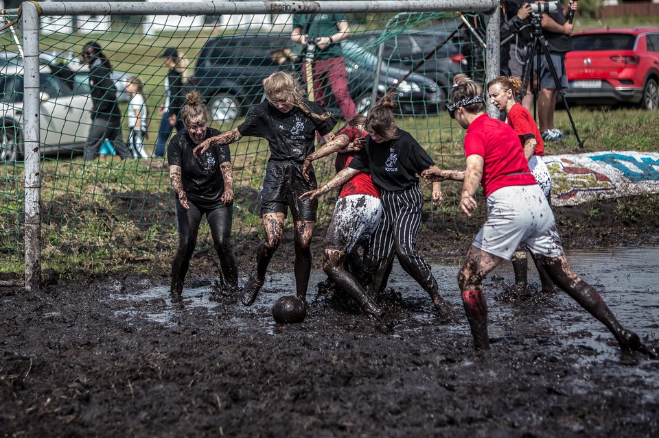 Błotna Liga Mistrzów nad zalewem w Korycinie, woj. podlaskie