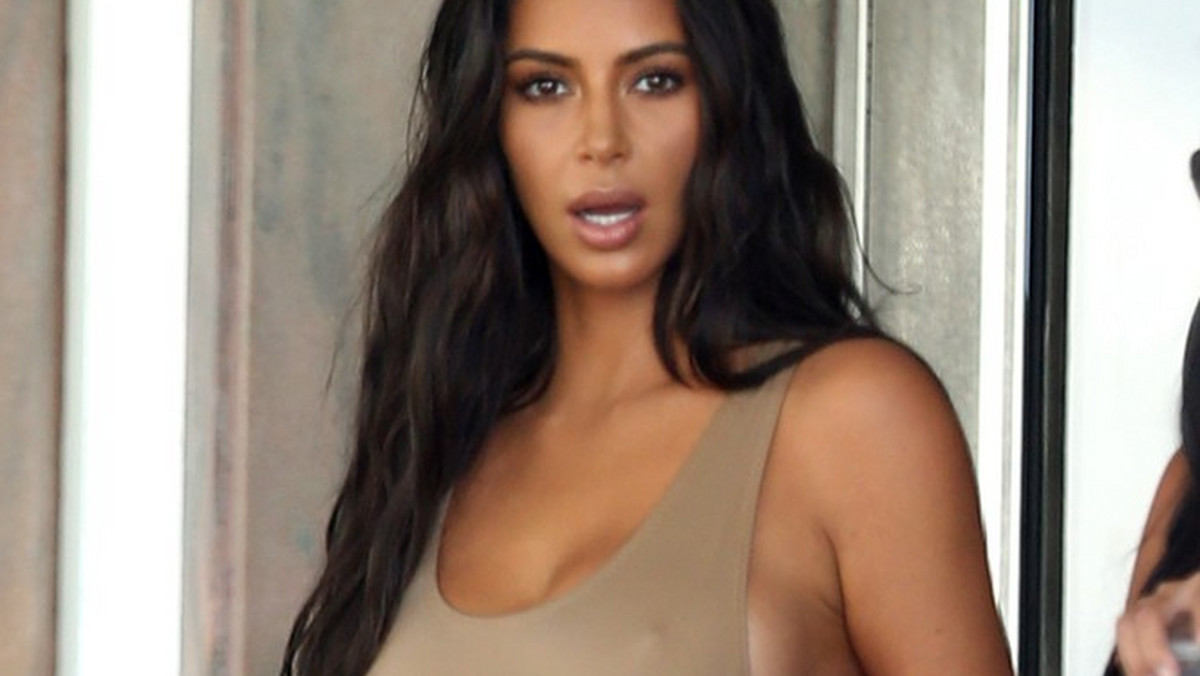 Kim Kardashian bez stanika. Jest gorąco!