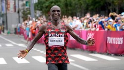 Tokio 2020. Kipchoge obronił tytuł mistrza olimpijskiego. Polacy daleko
