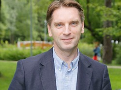 Tomasz Lis przed komisją etyki TVP. Tłumaczył, że to nie reklama...