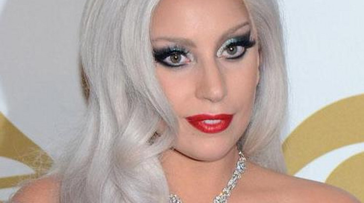Lady Gaga kétszer is megmutatta cicijét a Grammyn
