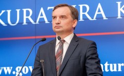 Ziobro: Von der Leyen cynicznie oszukuje premiera i prezydenta