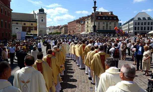 O. Gużyński: Głosy biskupów nie są słuchane. Głównym pasterzem został prezes PiS