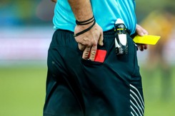 Polski sędzia piłkarski znęcał się nad konkubiną. 'Bił, miażdżył, deptał, wyrywał, wykręcał'