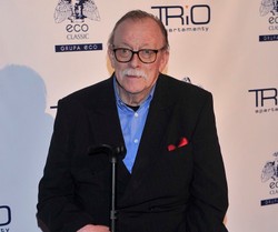 Zdjęcia Karewicza i poduszka Bajora w Muzeum Polskiej Piosenki