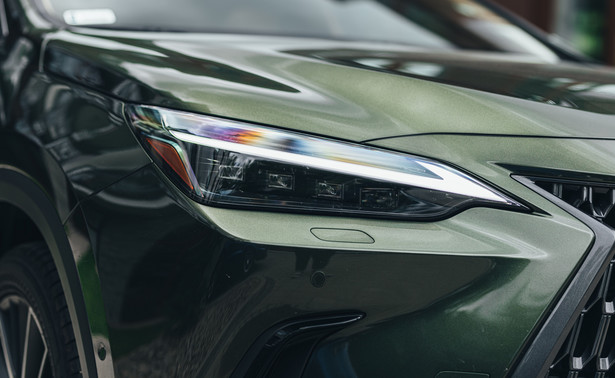 Lexus NX bije rekordy popularności, a hybrydy napędzają biznes japońskiej marki w Polsce